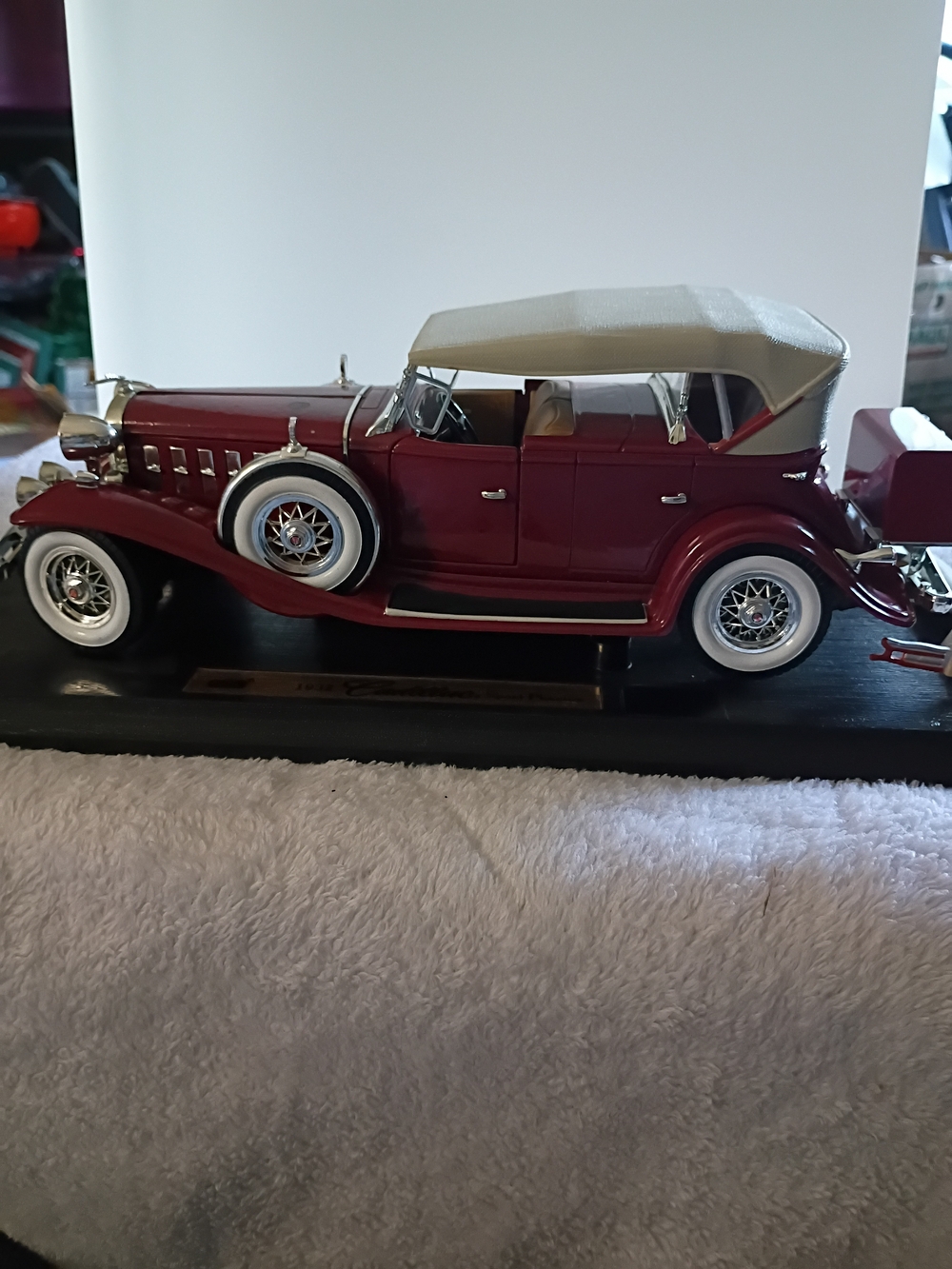 Classic Burgundy and Cream Vintage Car Decorative Model 1932 Cadillac